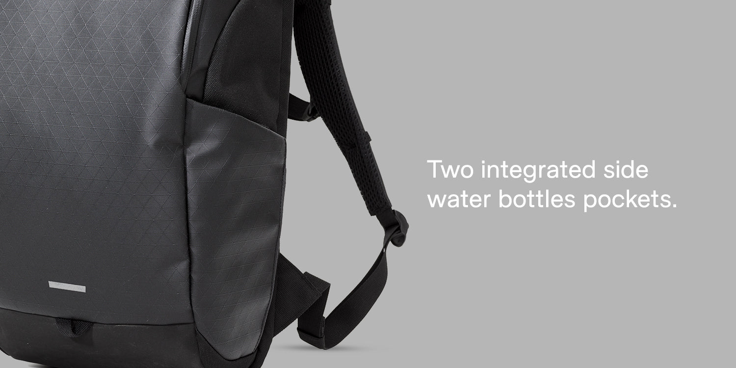 Two integrated side water bottles pockets,