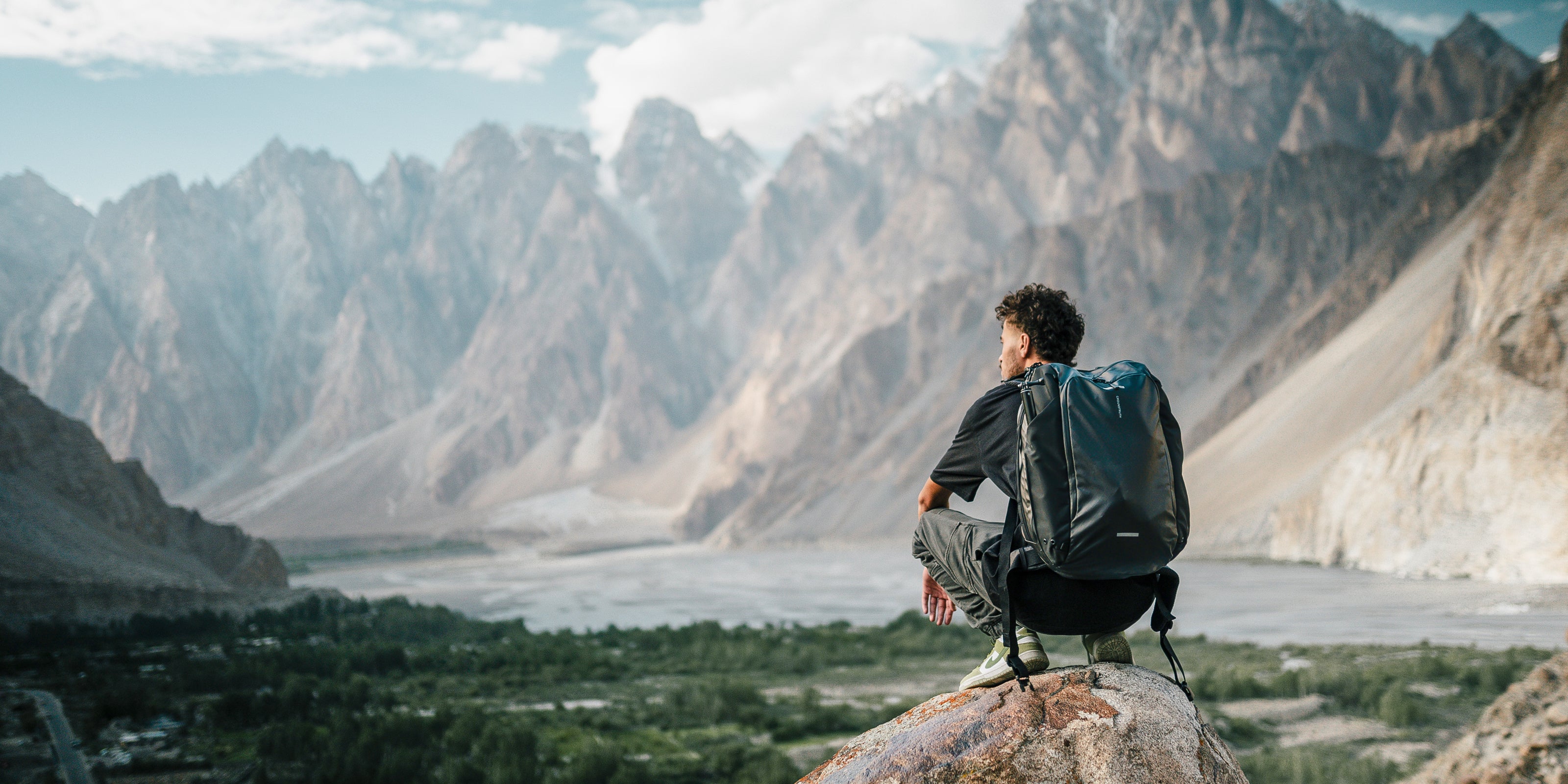 The GROUNDTRUTH Bags fits every Journey , from the City to the hiking adventure.